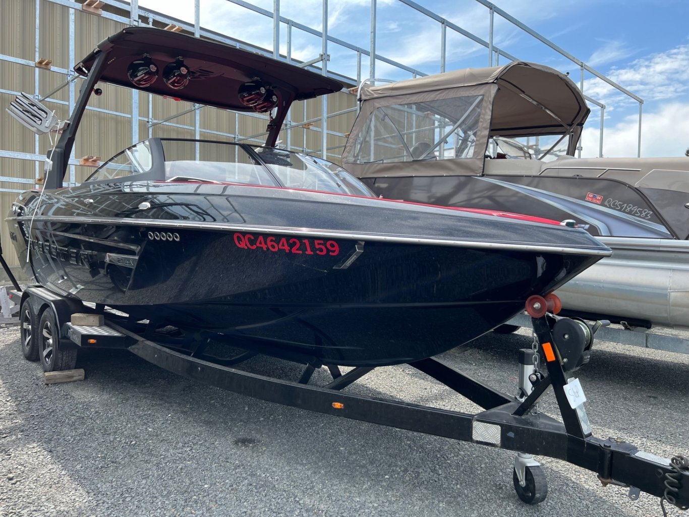 Bateau Malibu Wakesetter LSV 23 2015 avec Remorque Double, toute équipé Noir sur Rouge Surfgate seulement 227 heures