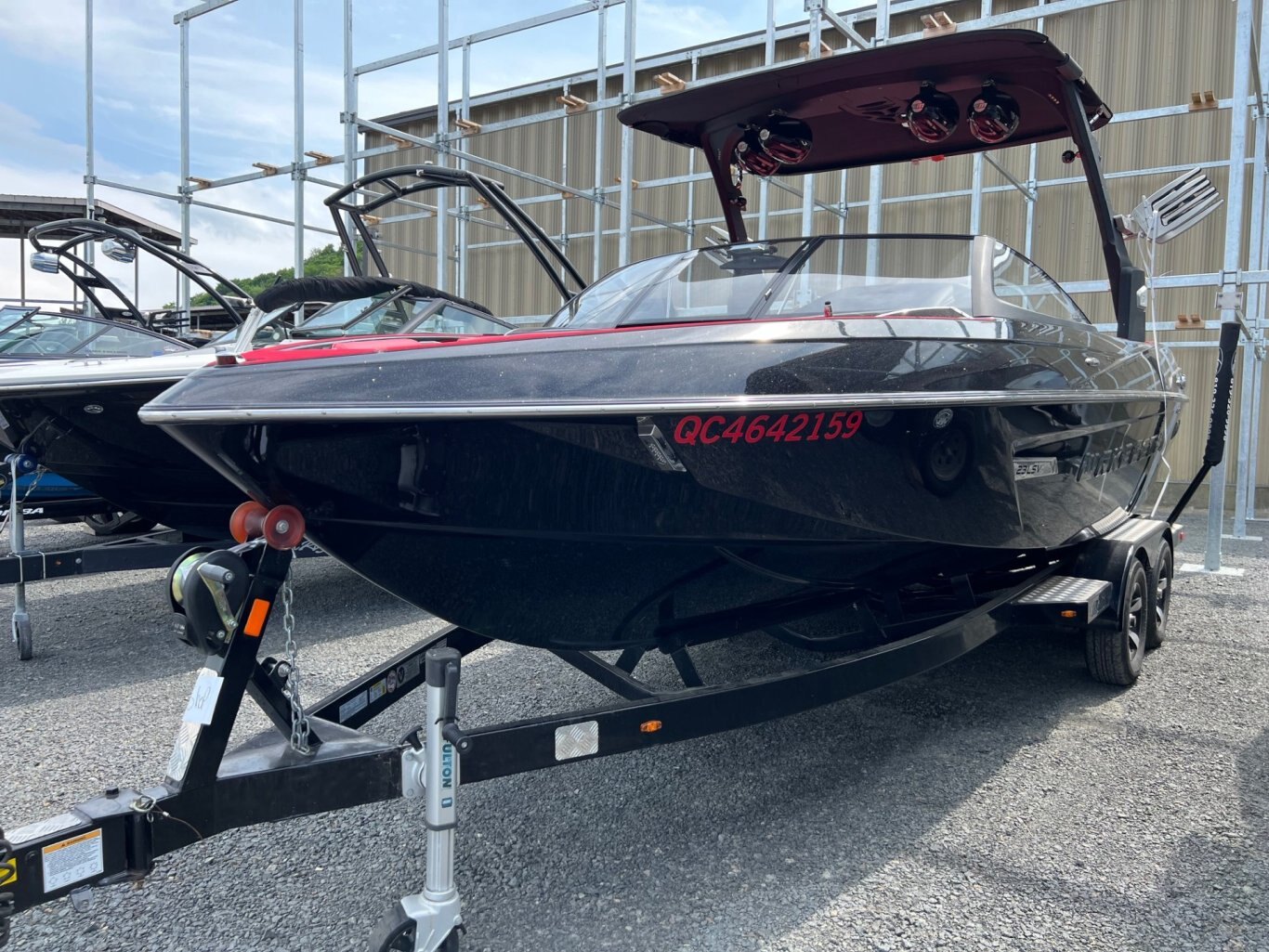 Bateau Malibu Wakesetter LSV 23 2015 avec Remorque Double, toute équipé Noir sur Rouge Surfgate seulement 227 heures