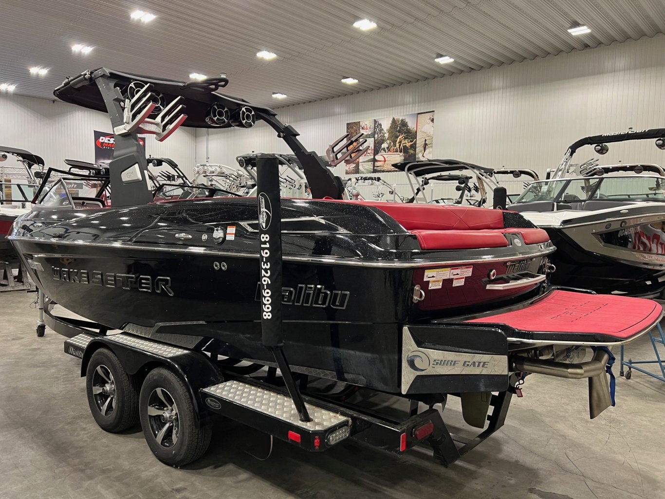 Bateau Malibu Wakesetter LSV 23 2015 avec Remorque Double, toute équipé Noir sur Rouge Surfgate seulement 227 heures