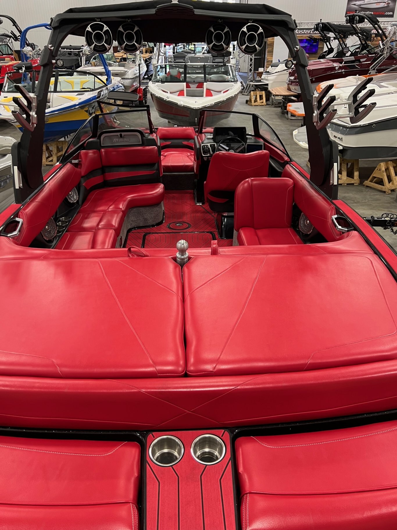 Bateau Malibu Wakesetter LSV 23 2015 avec Remorque Double, toute équipé Noir sur Rouge Surfgate seulement 227 heures