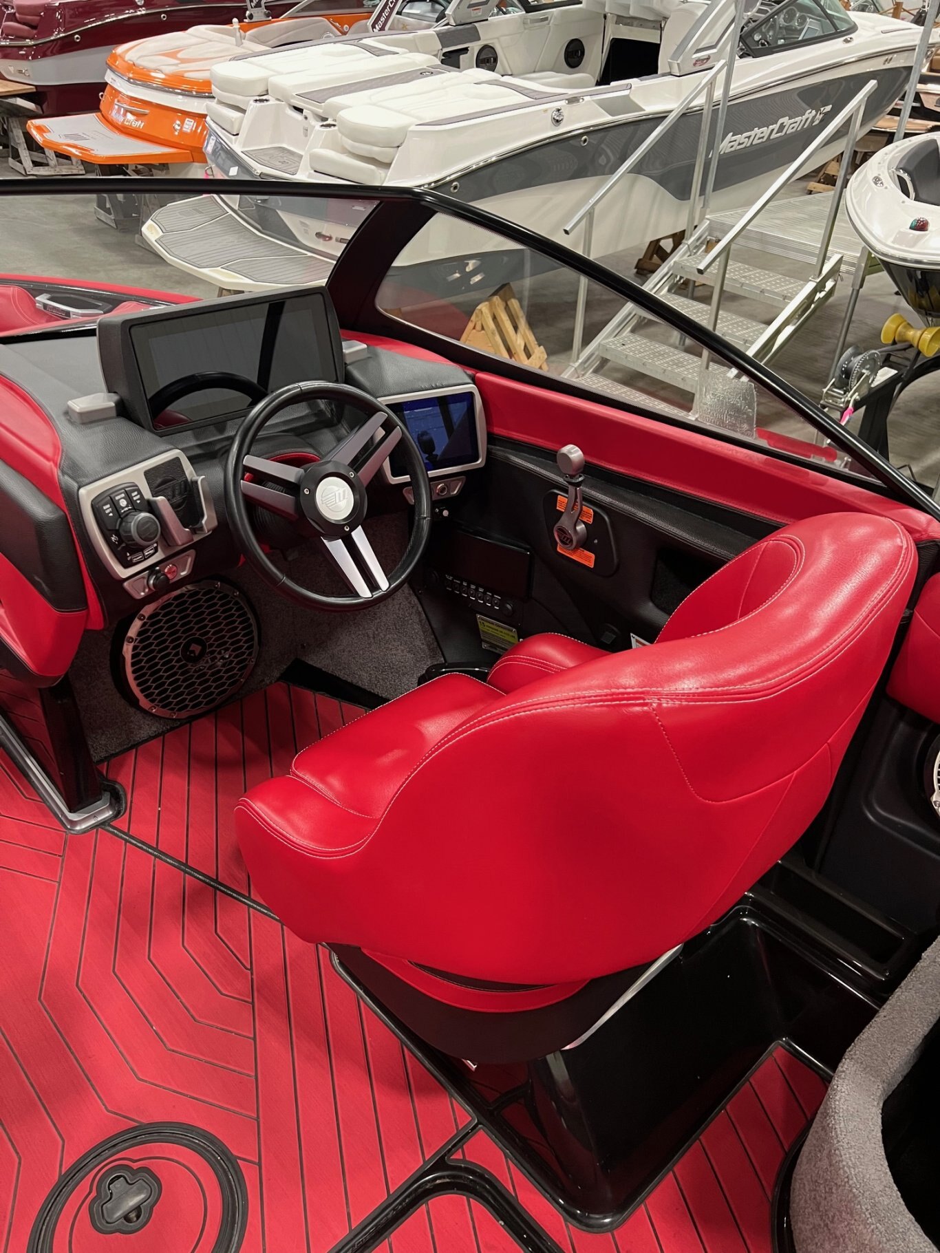 Bateau Malibu Wakesetter LSV 23 2015 avec Remorque Double, toute équipé Noir sur Rouge Surfgate seulement 227 heures