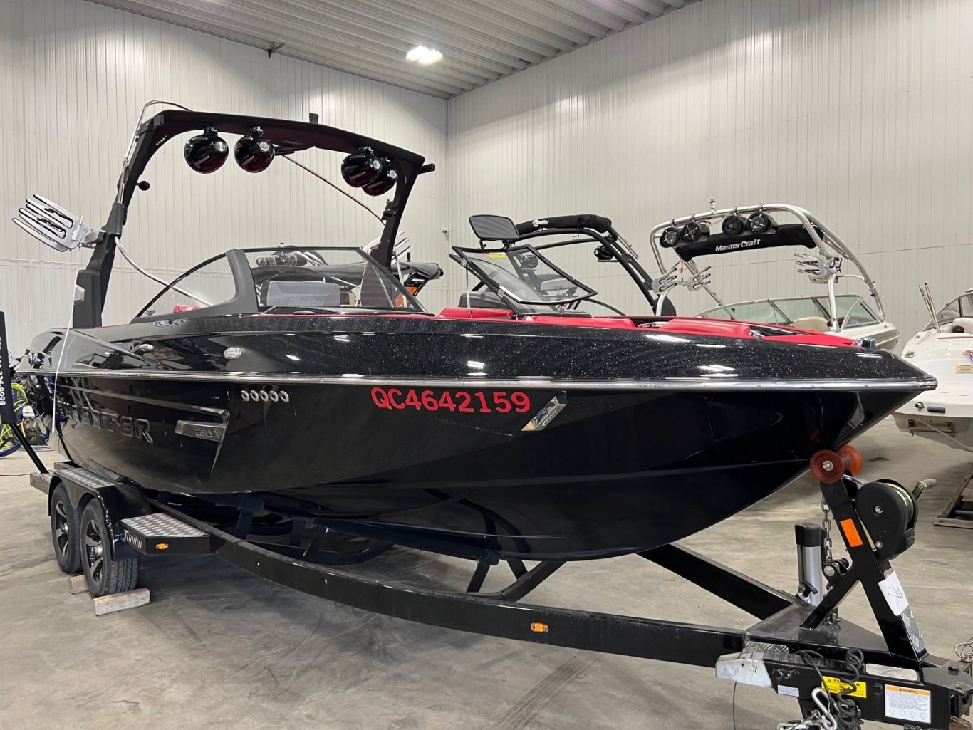 Bateau Malibu Wakesetter LSV 23 2015 avec Remorque Double, toute équipé Noir sur Rouge Surfgate seulement 227 heures