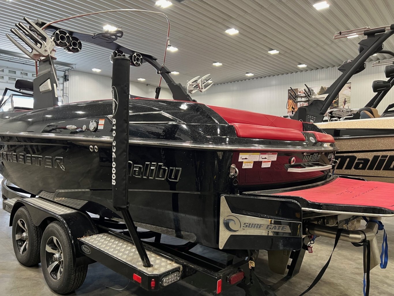 Bateau Malibu Wakesetter LSV 23 2015 avec Remorque Double, toute équipé Noir sur Rouge Surfgate seulement 227 heures