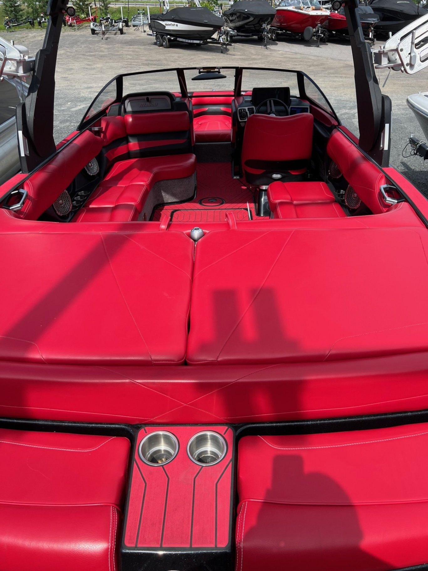 Bateau Malibu Wakesetter LSV 23 2015 avec Remorque Double, toute équipé Noir sur Rouge Surfgate seulement 227 heures