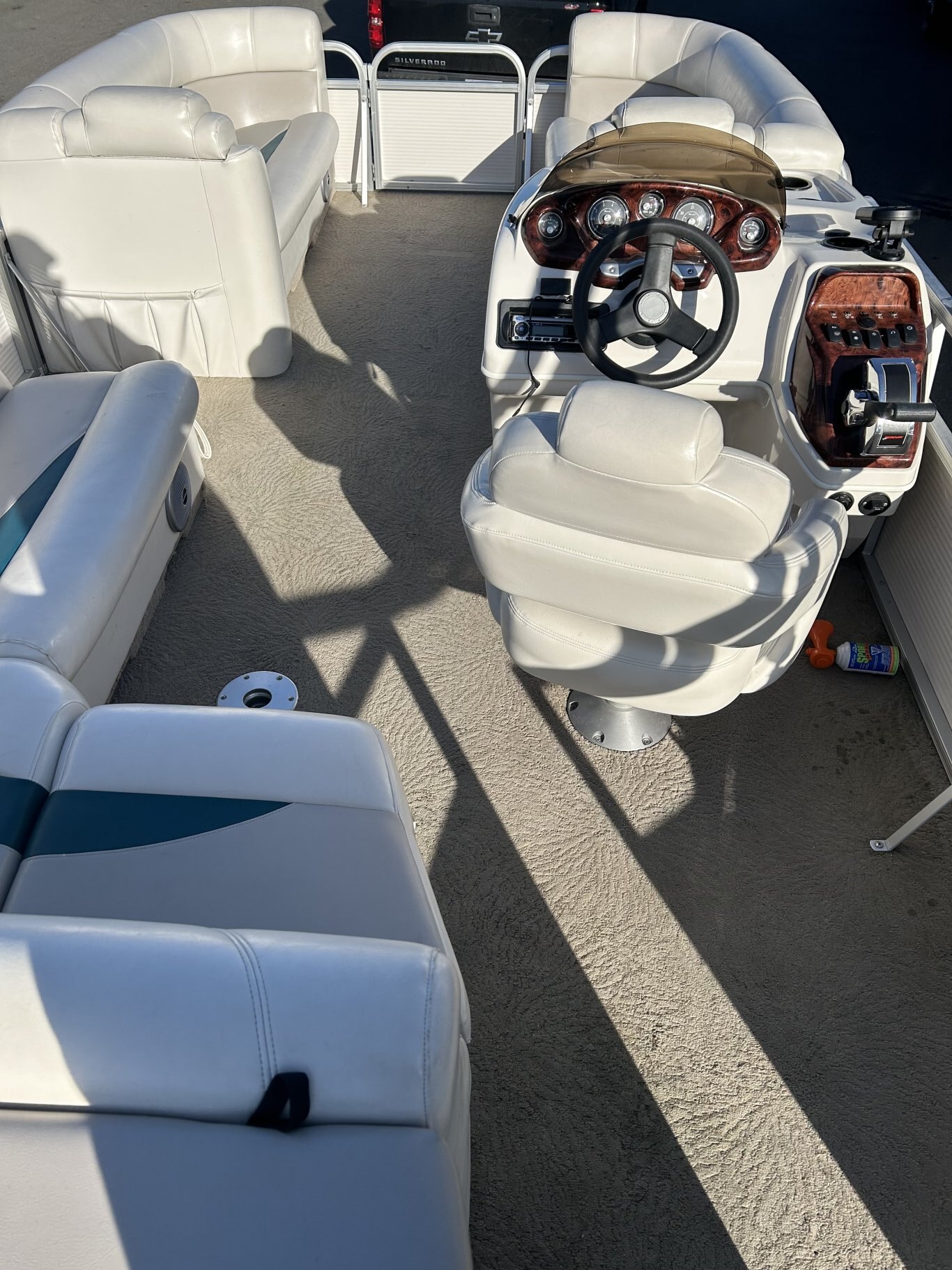 Ponton PRINCECRAFT VANTAGE 21 2009 Vert Moteur 60hp Mercury vient avec Toile, Toit Campeur, Système de Sons.