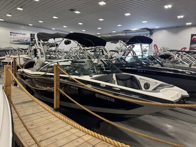 Bateau Mastercraft X20 2016 Noir & Silver, toute équipé pour le Wakesurf en très bonne état!
