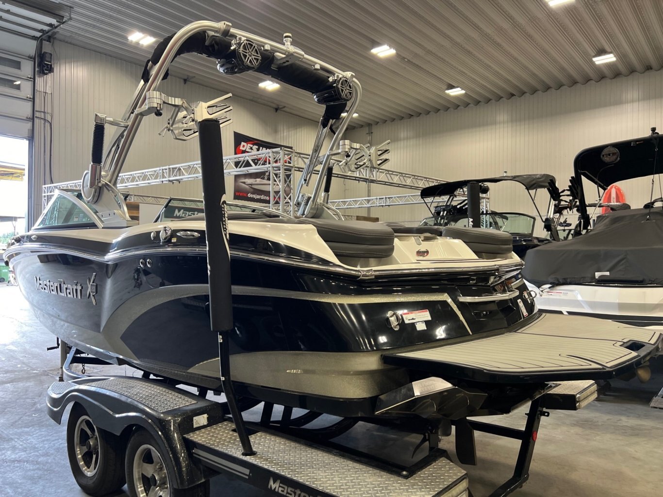 Bateau Mastercraft X20 2016 Noir & Argent, toute équipé avec remorque Mastercraft double en trèc'est bien état