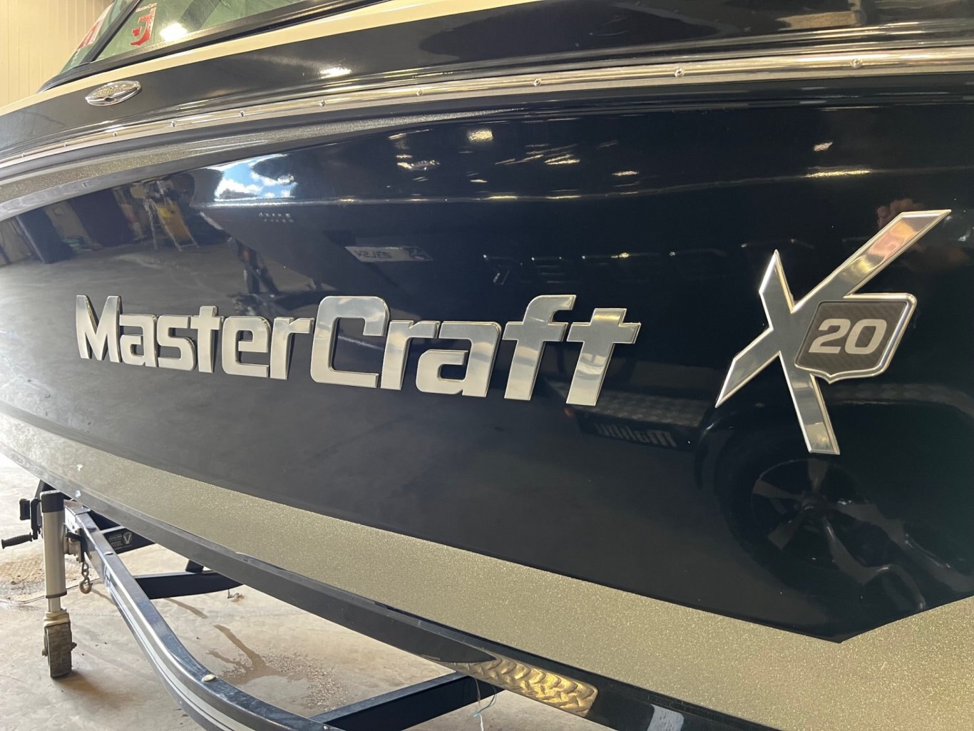 Bateau Mastercraft X20 2016 Noir & Argent, toute équipé avec remorque Mastercraft double en trèc'est bien état