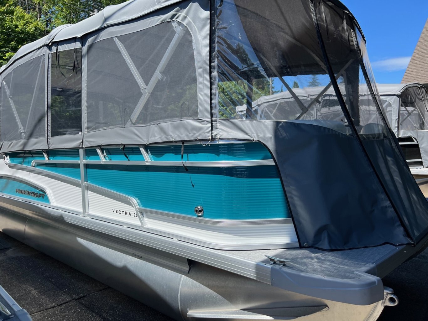 Ponton Princecraft 2024 Vectra 23 RL Turquoise avec moteur Mercury 60HP et Toit Campeur