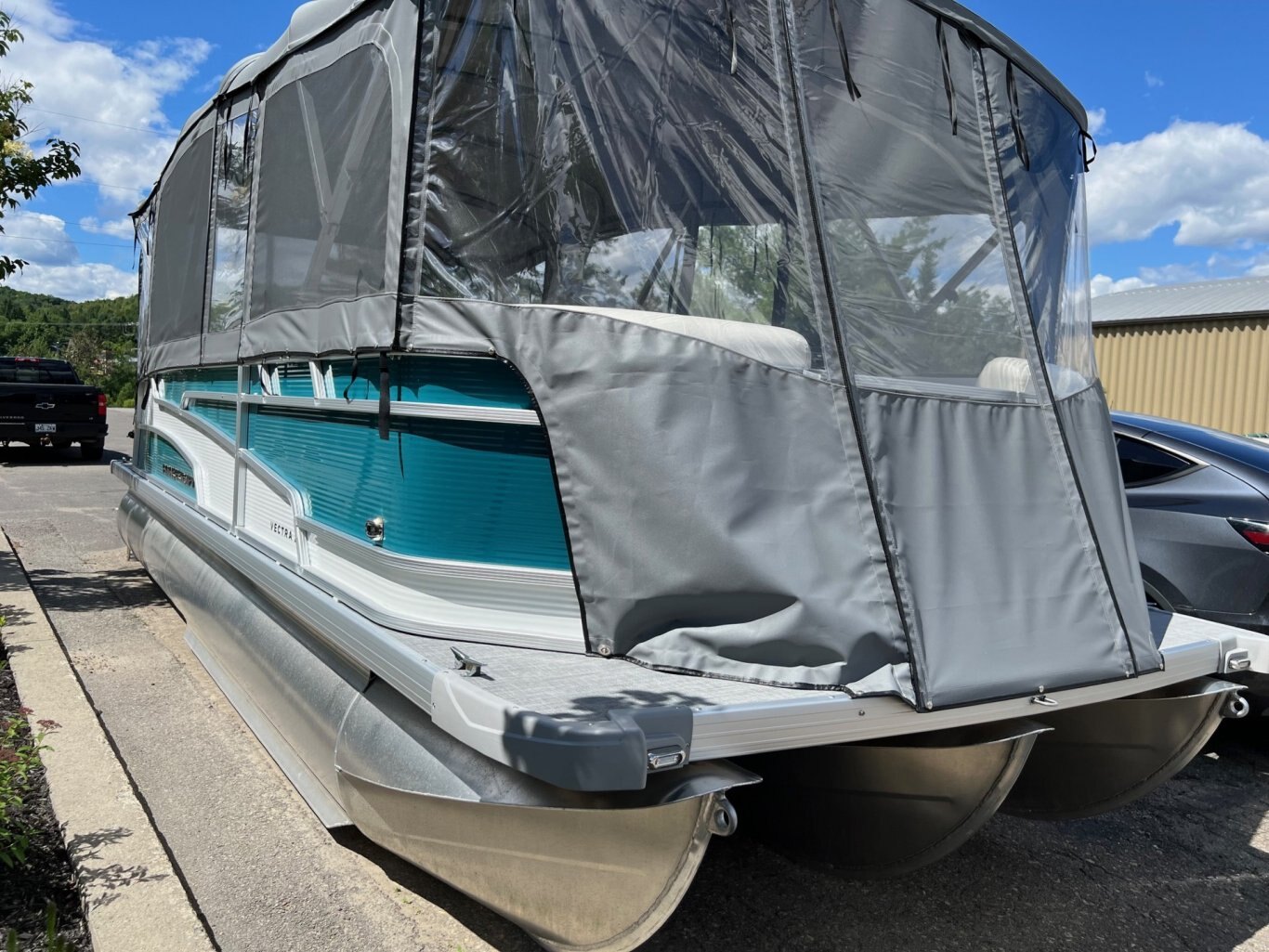 Ponton Princecraft 2024 Vectra 23 RL Turquoise avec moteur Mercury 115HP et Toit Campeur