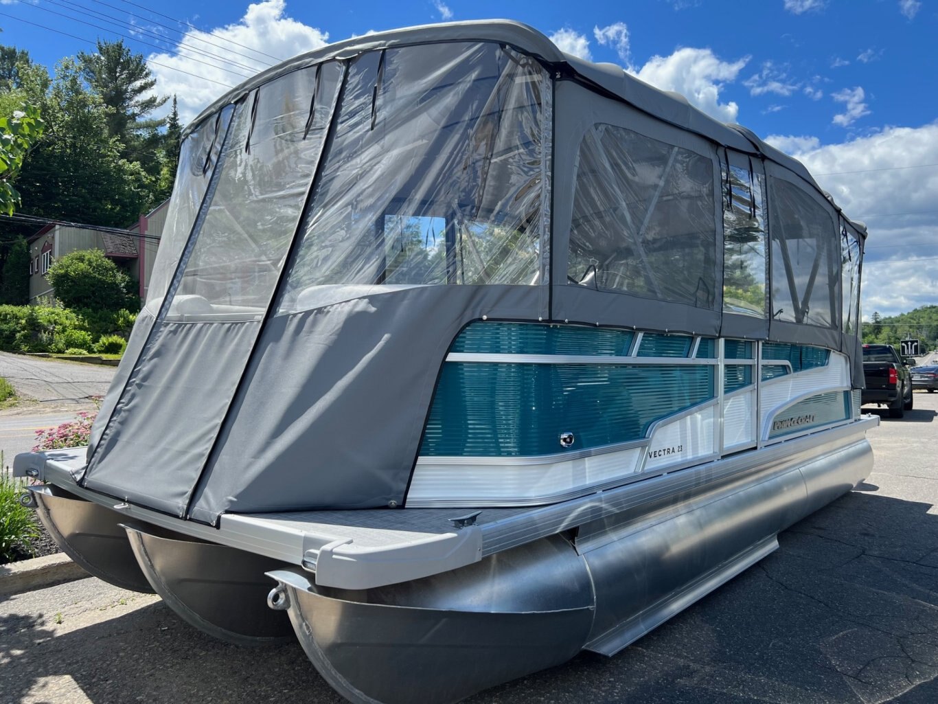 Ponton Princecraft 2024 Vectra 23 RL Turquoise avec moteur Mercury 115HP et Toit Campeur