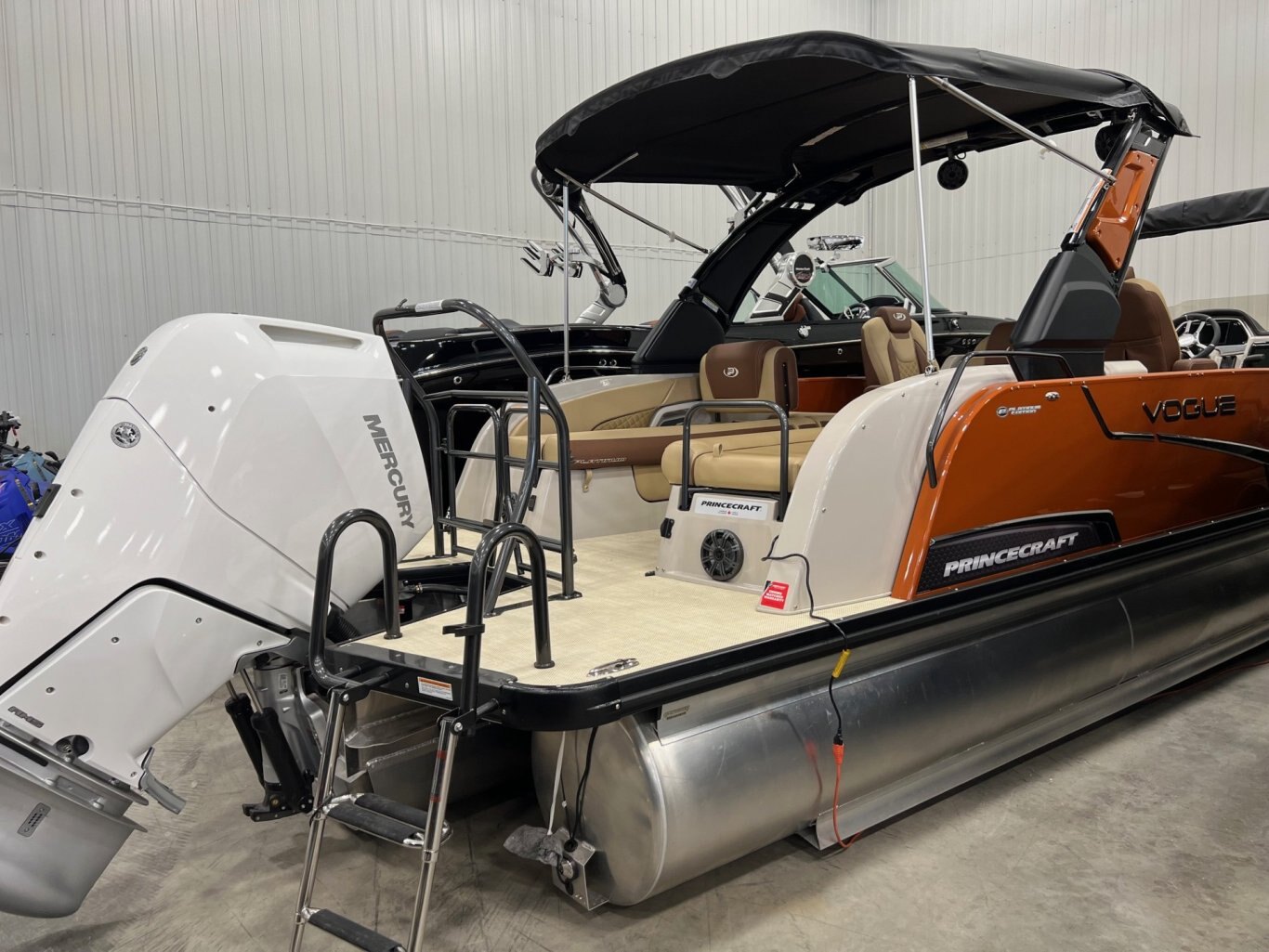 Ponton Princecraft 2024 Vogue 27XT Orange avec moteur Mercury 400HP et Tour + Toit Campeur