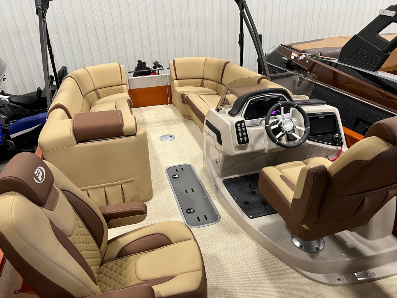 Ponton Princecraft 2024 Vogue 27XT Orange avec moteur Mercury 400HP et Tour + Toit Campeur