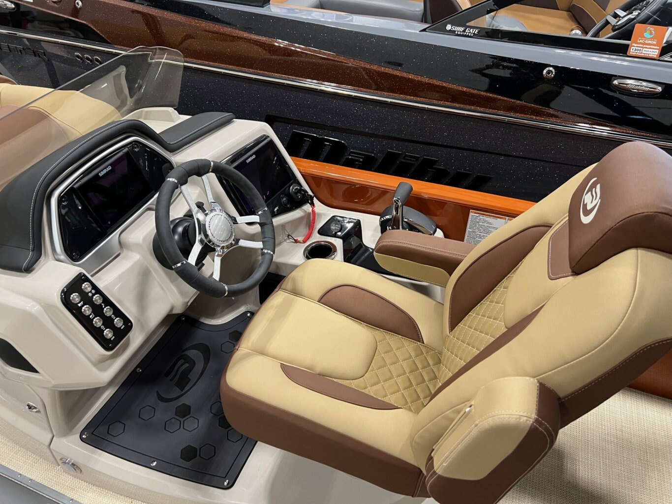 Ponton Princecraft 2024 Vogue 27XT Orange avec moteur Mercury 400HP et Tour + Toit Campeur