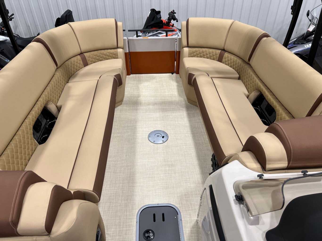 Ponton Princecraft 2024 Vogue 27XT Orange avec moteur Mercury 400HP et Tour + Toit Campeur