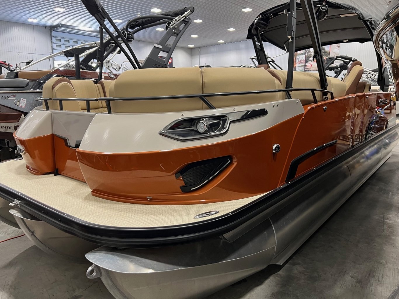 Ponton Princecraft 2024 Vogue 27XT Orange avec moteur Mercury 400HP et Tour + Toit Campeur