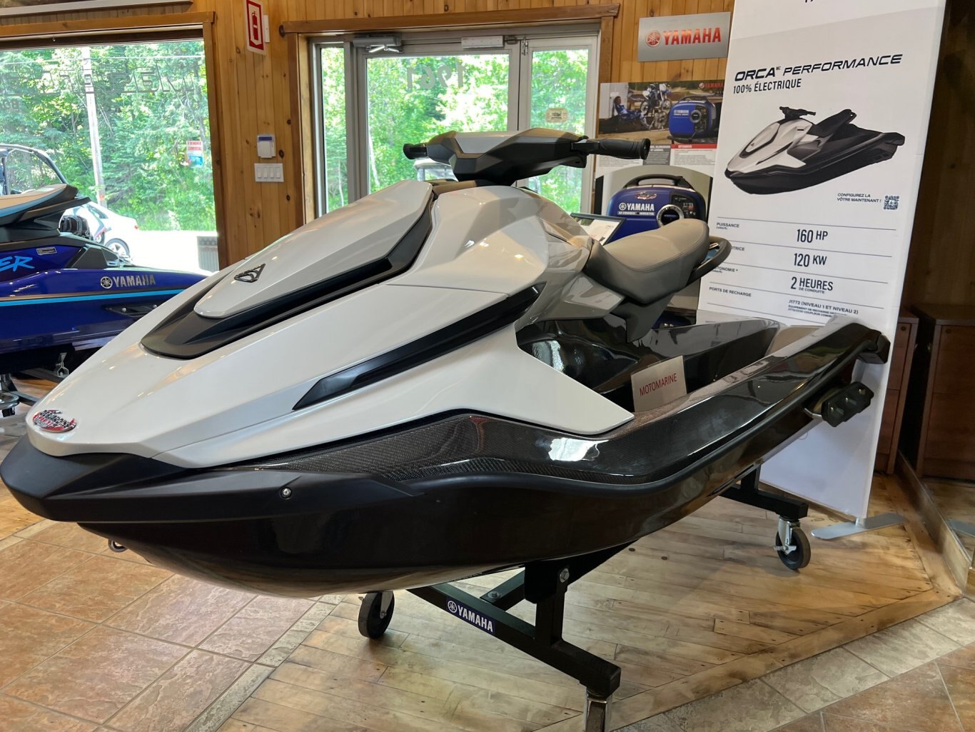 Motomarine Taiga Orca Carbon Électrique Blanc sur Carbon