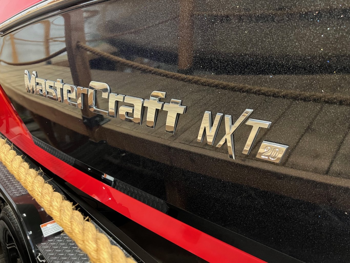 Bateau Mastercraft NXT20 2024 Rouge sur Noir Complèment Équipé pour le Wakesurf!