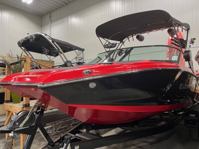Bateau Mastercraft NXT20 2024 Rouge sur Noir Complètement Équipé pour le Wakesurf!