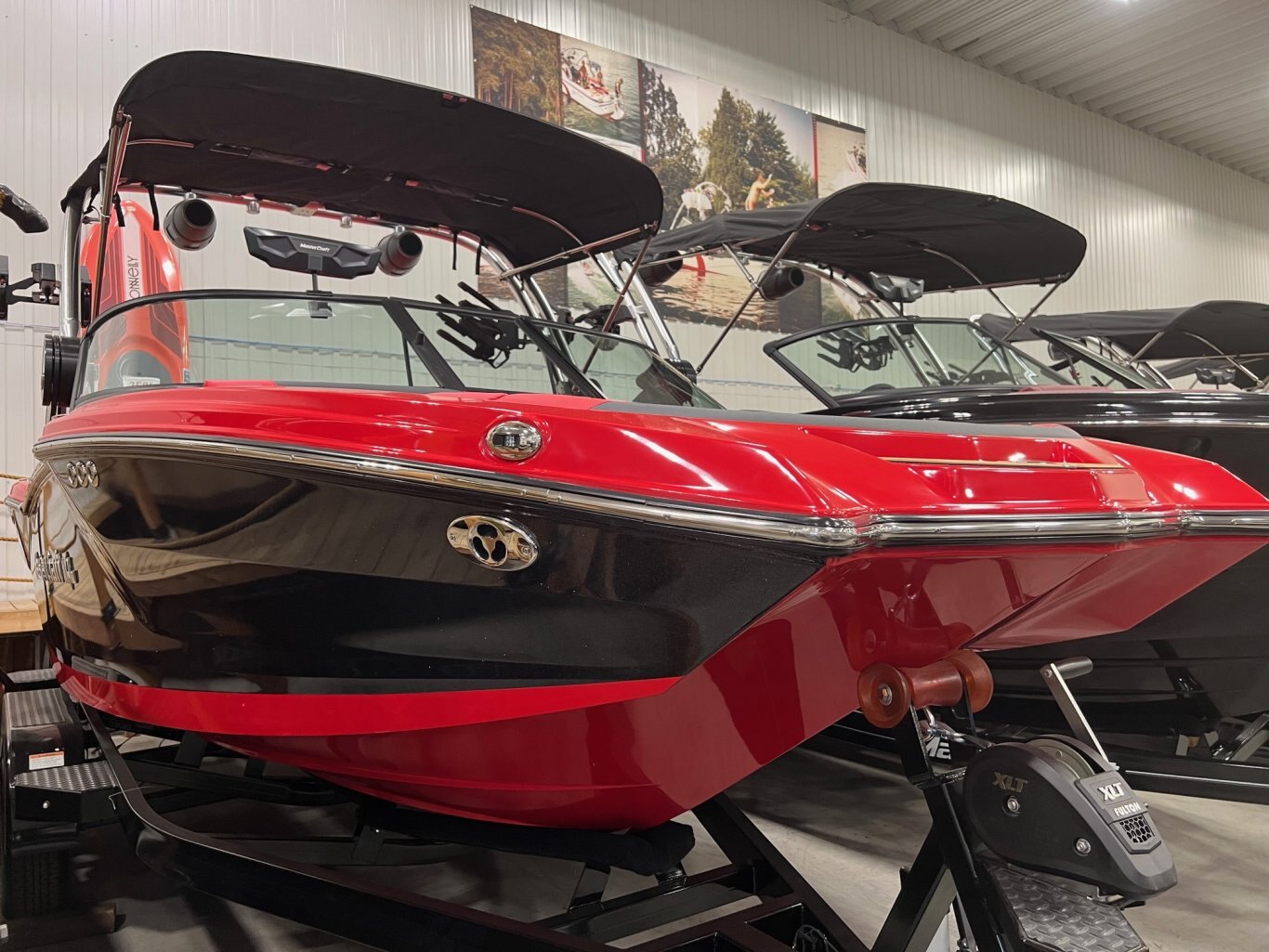 Bateau Mastercraft NXT20 2024 Rouge sur Noir Complèment Équipé pour le Wakesurf!