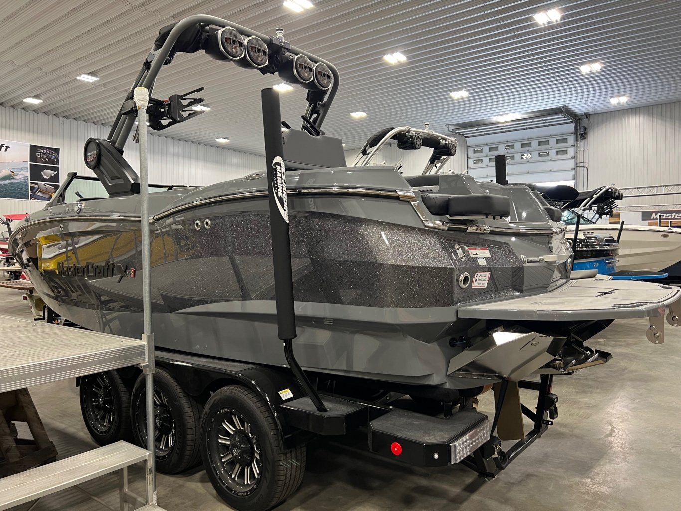 Bateau Mastercraft X StarS 2024 Gris sur Charcoal Le Meilleur Bateau de Wake & Surf Depuis Plus de 25 ans!