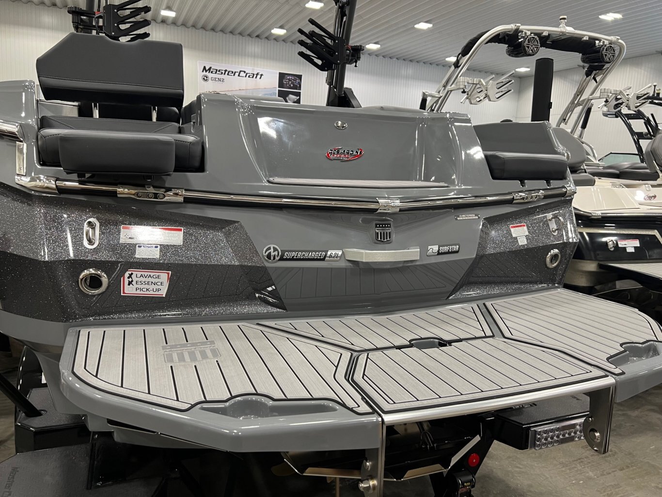 Bateau Mastercraft X StarS 2024 Gris sur Charcoal Le Meilleur Bateau de Wake & Surf Depuis Plus de 25 ans!