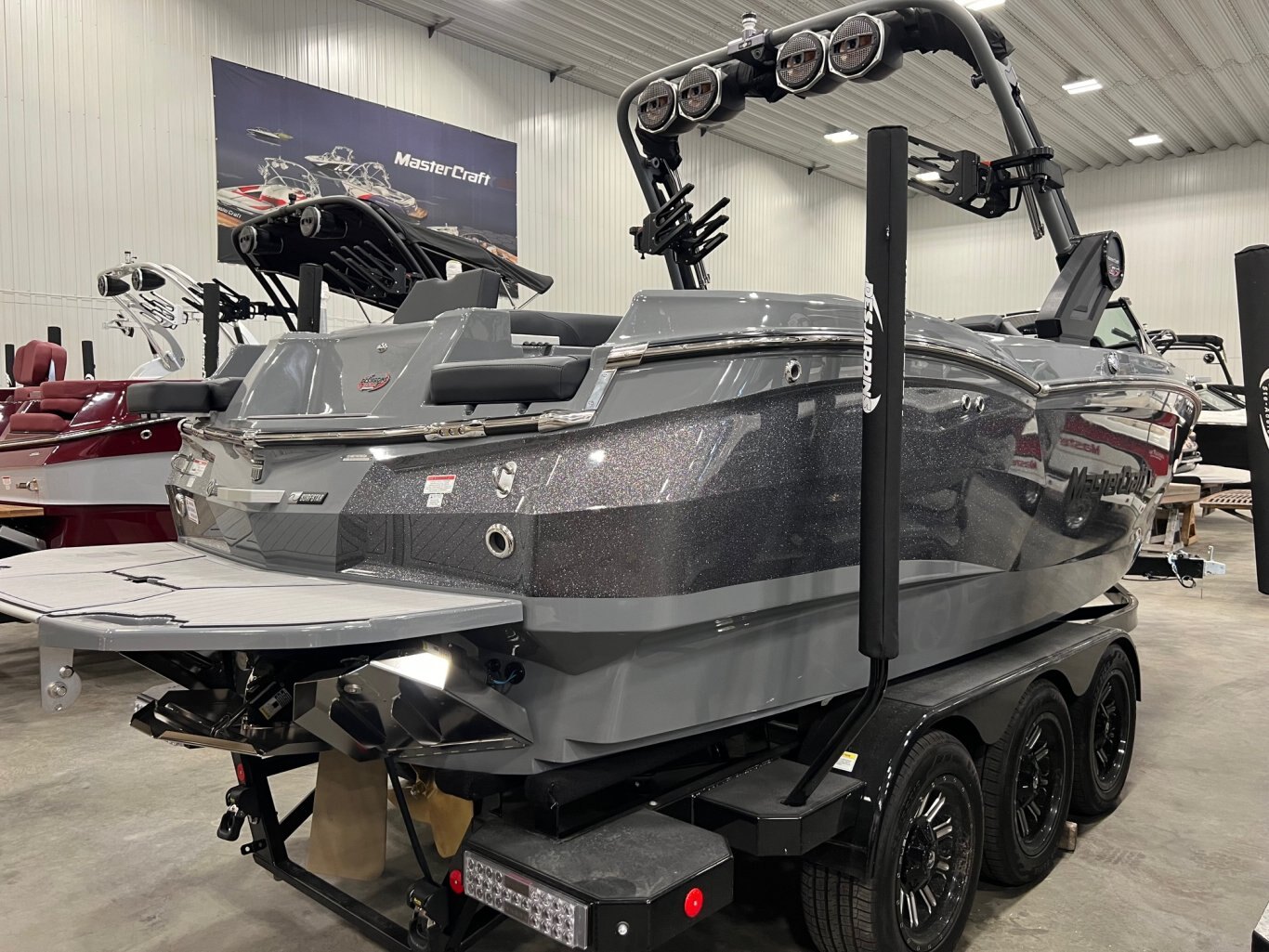 Bateau Mastercraft X StarS 2024 Gris sur Charcoal Le Meilleur Bateau de Wake & Surf Depuis Plus de 25 ans!