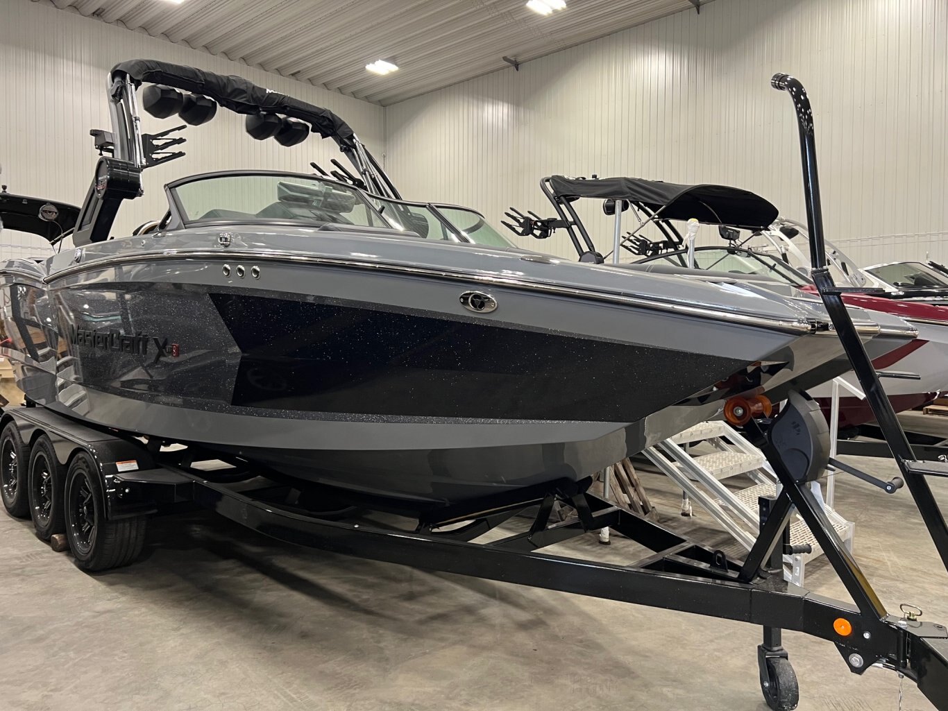 Bateau Mastercraft X StarS 2024 Gris sur Charcoal Le Meilleur Bateau de Wake & Surf Depuis Plus de 25 ans!