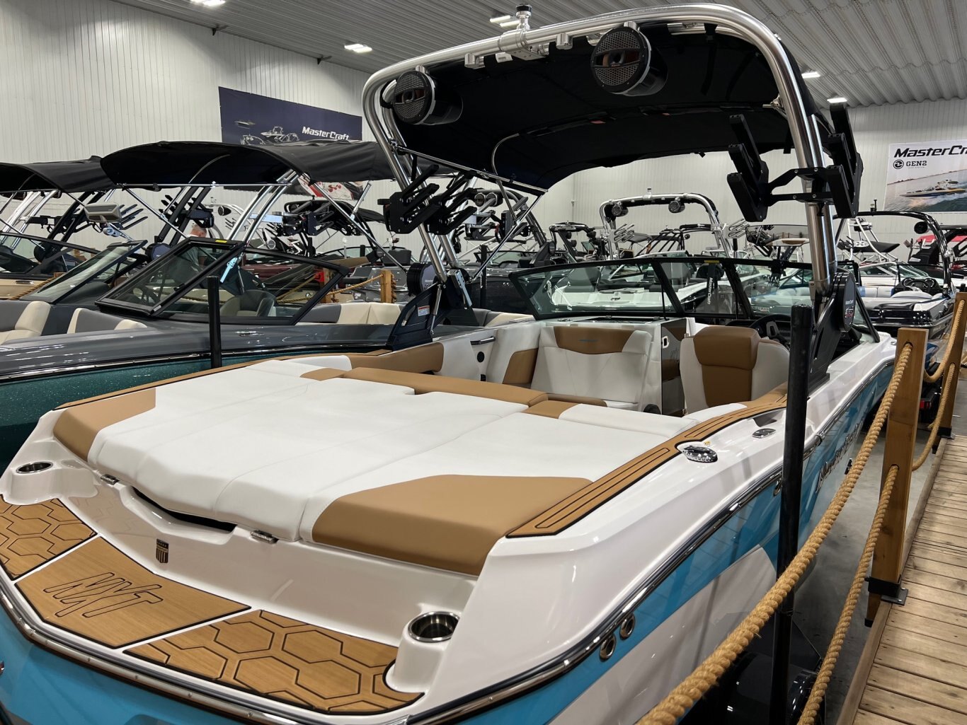 Bateau Mastercraft NXT20 2024 Bleu Kahuna sur Blanc Complèment Équipé pour le Wakesurf!