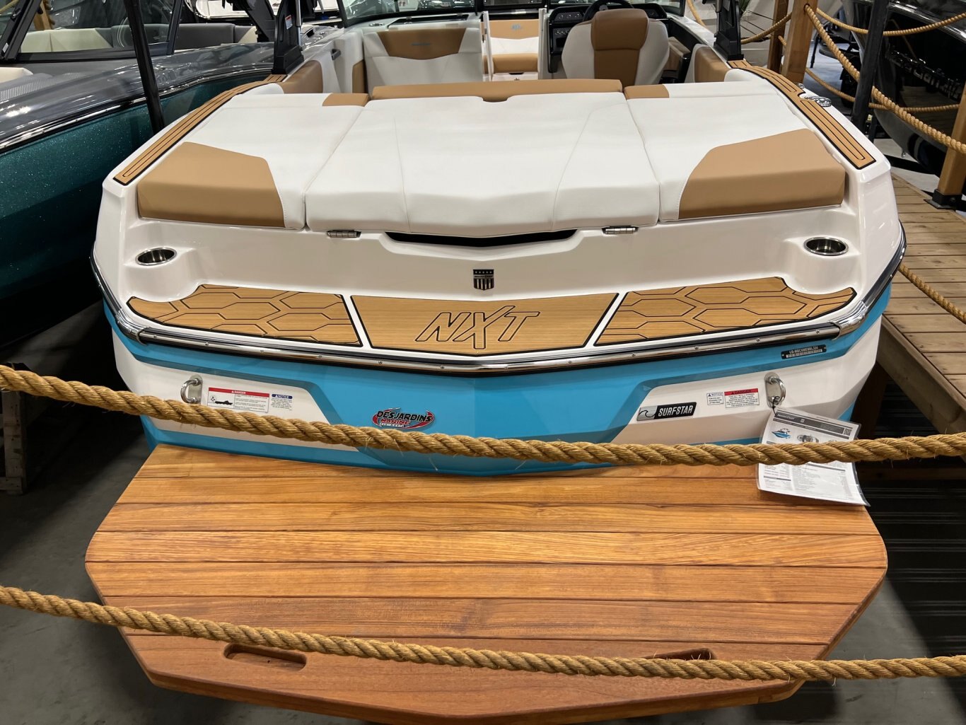 Bateau Mastercraft NXT20 2024 Bleu Kahuna sur Blanc Complèment Équipé pour le Wakesurf!