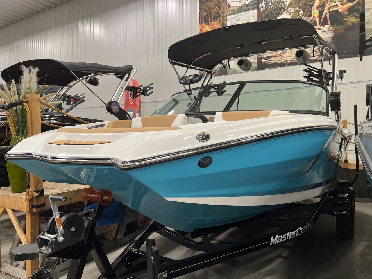 Bateau Mastercraft NXT20 2024 Bleu Kahuna sur Blanc Complèment Équipé pour le Wakesurf!