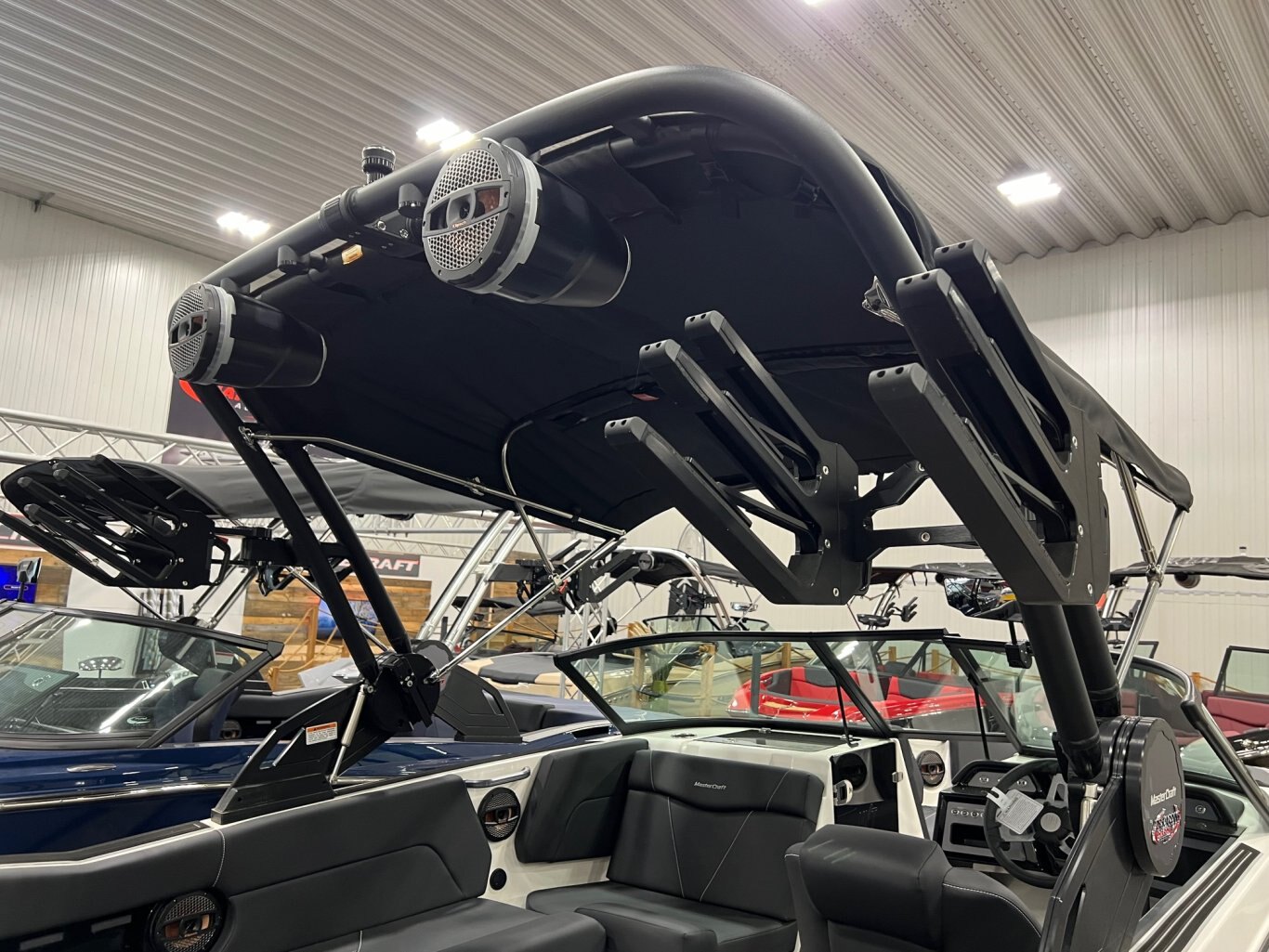 Bateau Mastercraft NXT23 2024 Blanc sur Noir Complètement Équipé pour le Wakesurf