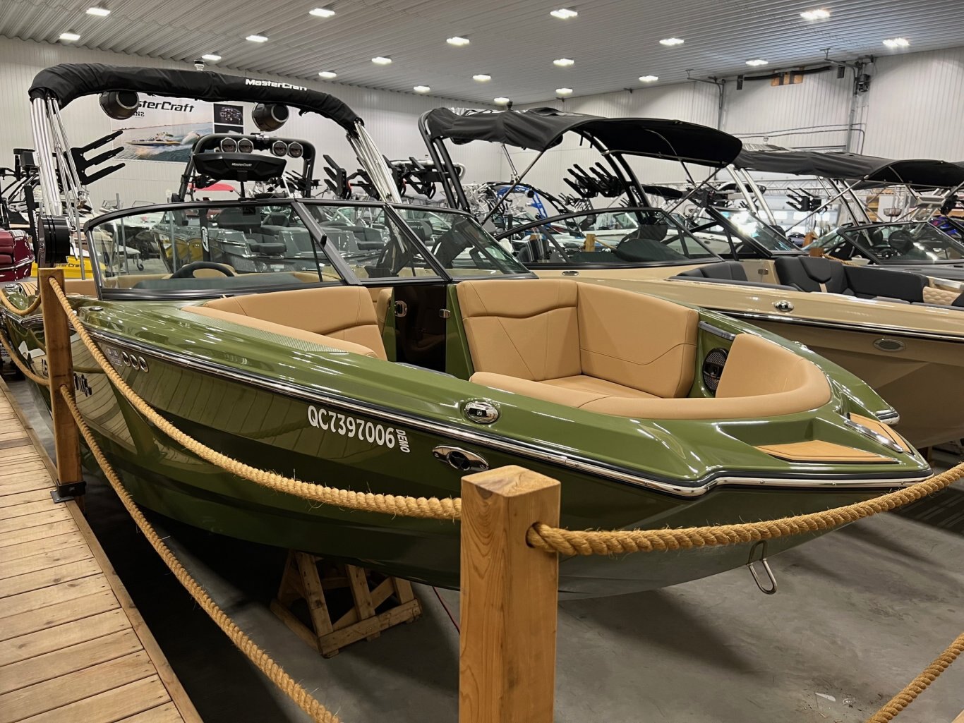 Bateau Mastercraft NXT23 2024 Vert sur Tan Complèment Équipé pour le Wakesurf!