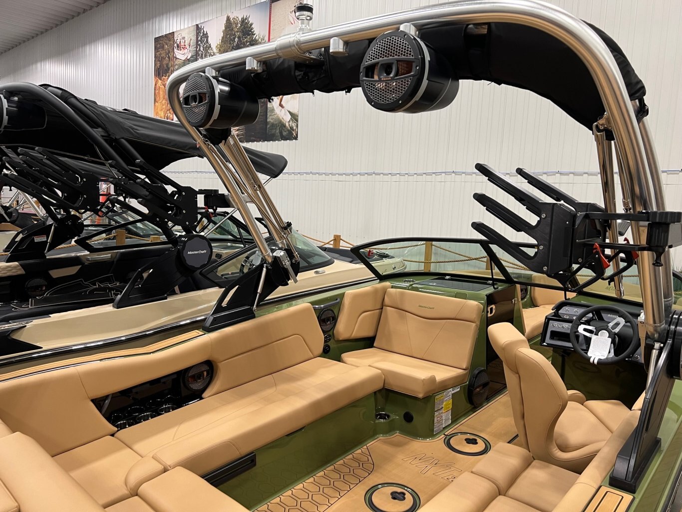 Bateau Mastercraft NXT23 2024 Vert sur Tan Complèment Équipé pour le Wakesurf!