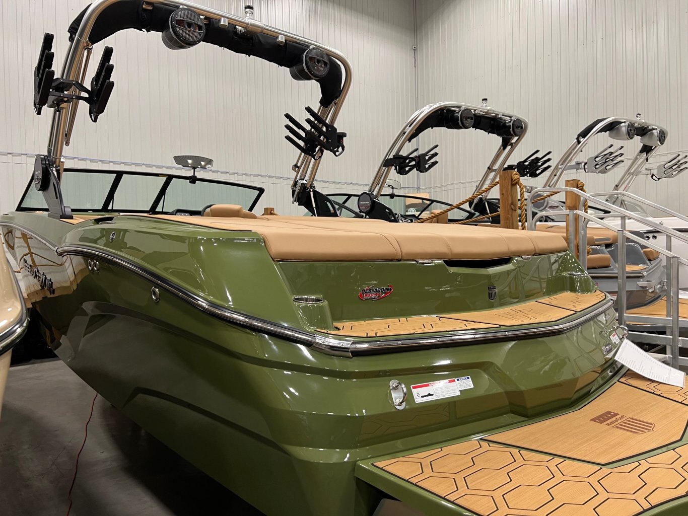 Bateau Mastercraft NXT23 2024 Vert sur Tan Complèment Équipé pour le Wakesurf!