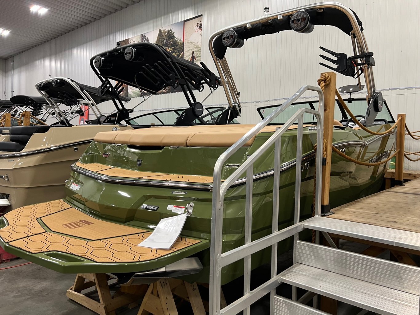 Bateau Mastercraft NXT23 2024 Vert sur Tan Complèment Équipé pour le Wakesurf!