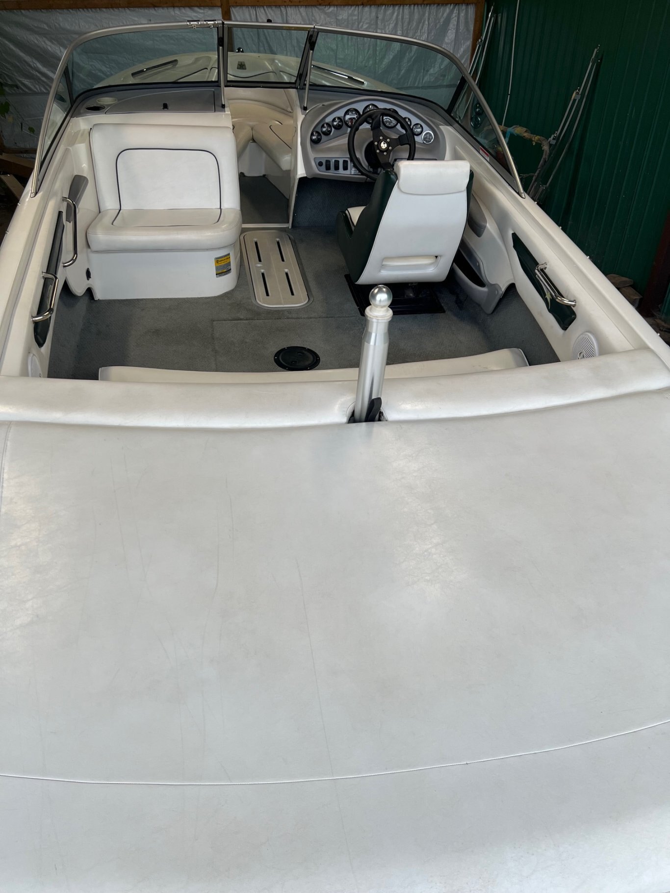 Bateau Mastercraft ProStar 205V (v drive) 1999 Vert sur Blanc avec moteur 5.7l 310HP EFI seulement 743 heures Vient avec Remorque Simple Essieux