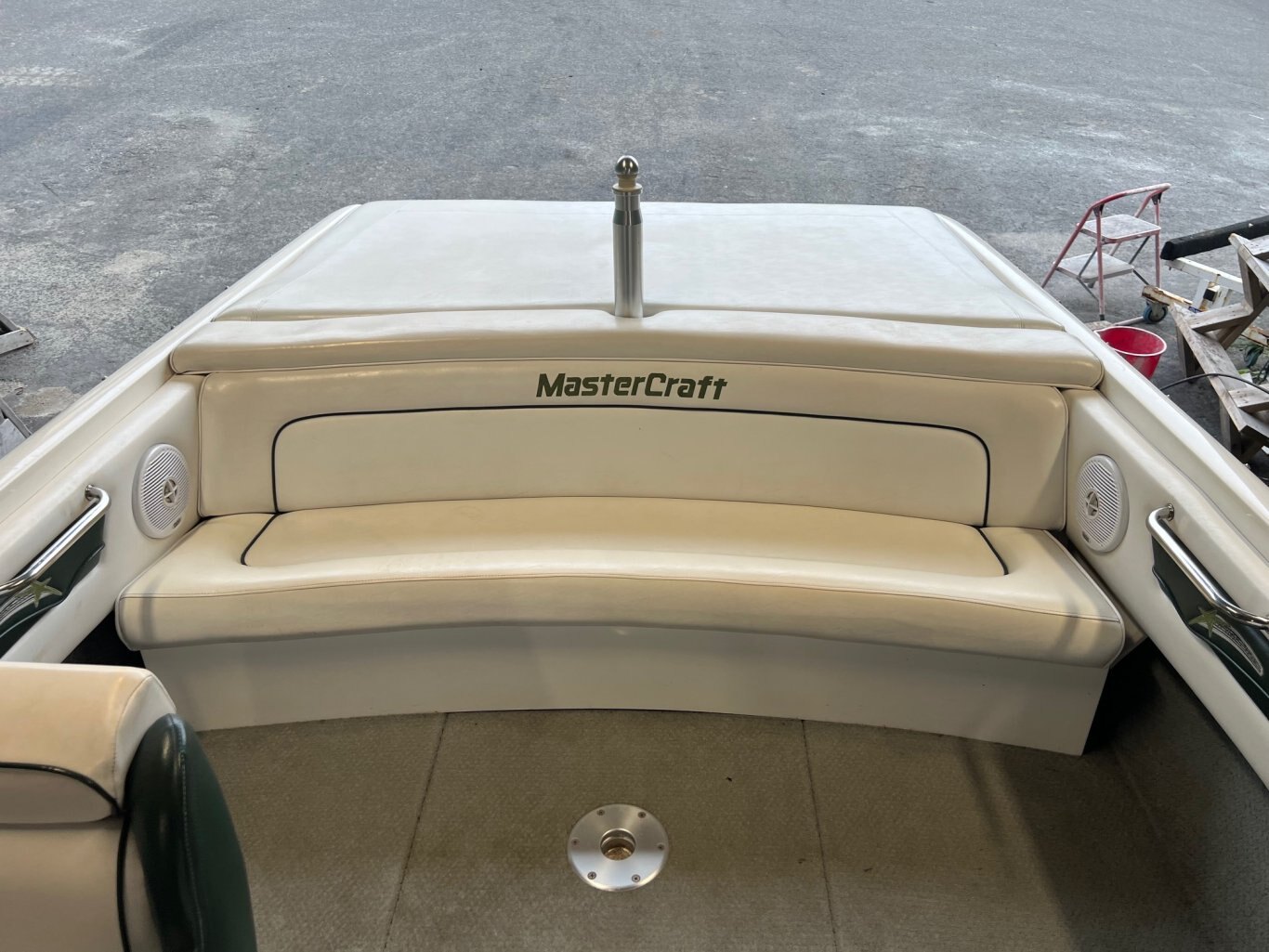 Bateau Mastercraft ProStar 205V (v drive) 1999 Vert sur Blanc avec moteur 5.7l 310HP EFI seulement 743 heures Vient avec Remorque Simple Essieux