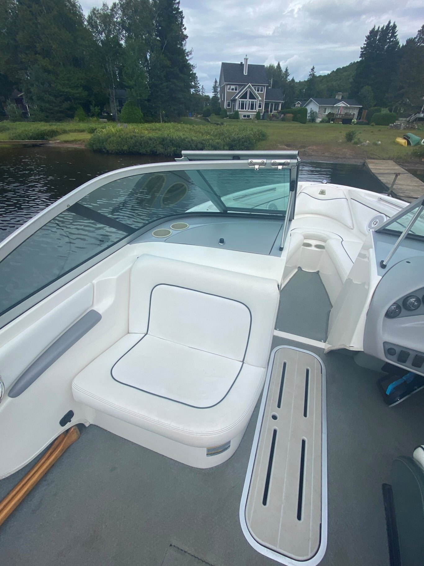 Bateau Mastercraft ProStar 205V (v drive) 1999 Vert sur Blanc avec moteur 5.7l 310HP EFI seulement 743 heures Vient avec Remorque Simple Essieux