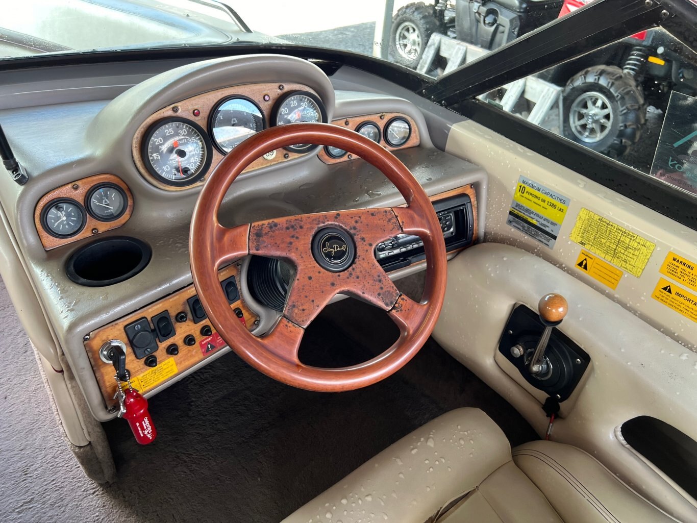 Bateau Mastercraft ProStar 205 Sammy Duvall 1996 Rouge Beige Violet Moteur 5. 7L 310HP EFI avec 1188 heures vient avec une remorque simple.