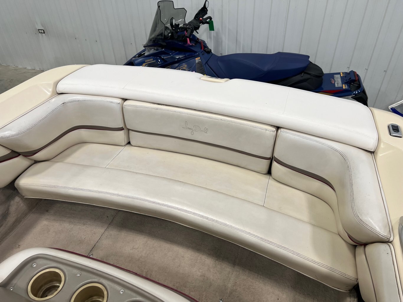 Bateau Mastercraft ProStar 205 Sammy Duvall 1996 Rouge Beige Violet Moteur 5. 7L 310HP EFI avec 1188 heures vient avec une remorque simple.