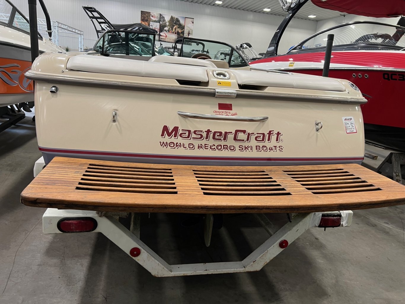 Bateau Mastercraft ProStar 205 Sammy Duvall 1996 Rouge Beige Violet Moteur 5. 7L 310HP EFI avec 1188 heures vient avec une remorque simple.