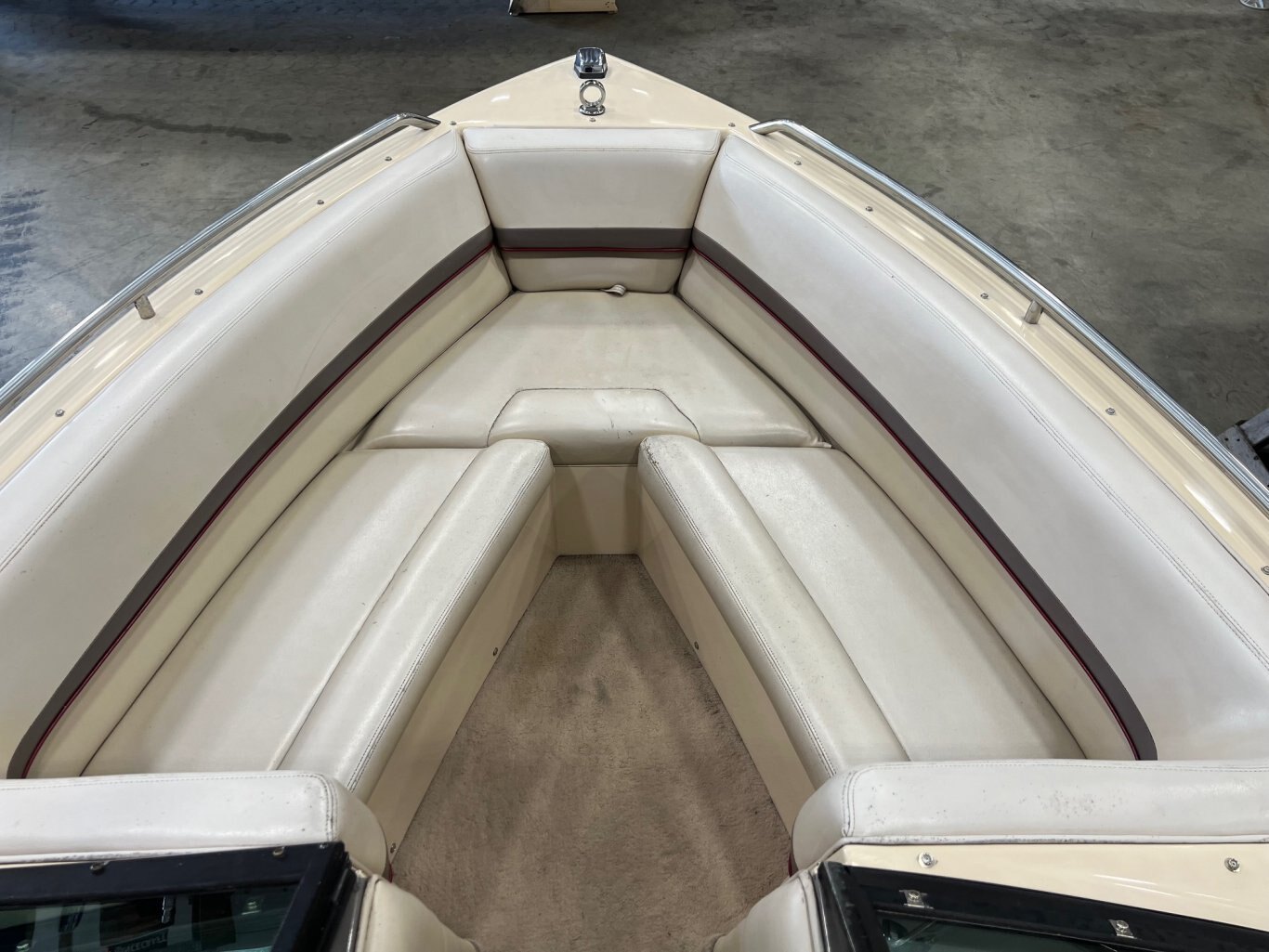 Bateau Mastercraft ProStar 205 Sammy Duvall 1996 Rouge Beige Violet Moteur 5. 7L 310HP EFI avec 1188 heures vient avec une remorque simple.