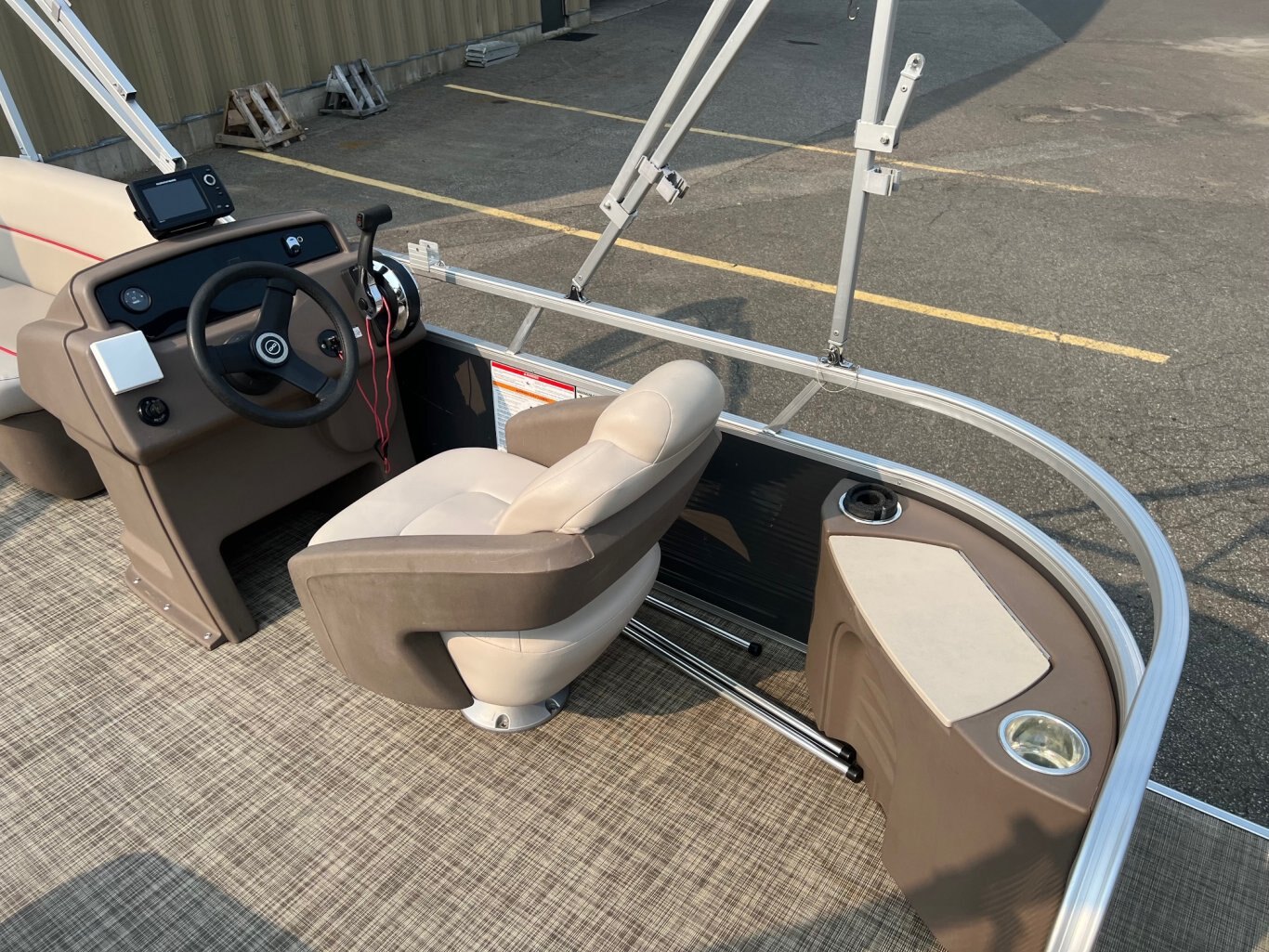 Ponton Pricecraft Jazz 17' 2018 avec moteur Mercury 25HP vient avec la Toile, deux Toit Bimini, Réservoir Essence et Sonar Humminbird..