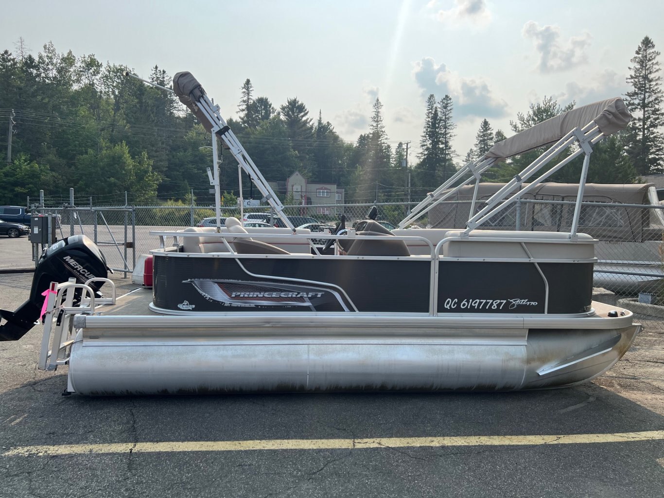 Ponton Pricecraft Jazz 17' 2018 avec moteur Mercury 25HP vient avec la Toile, deux Toit Bimini, Réservoir Essence et Sonar Humminbird..