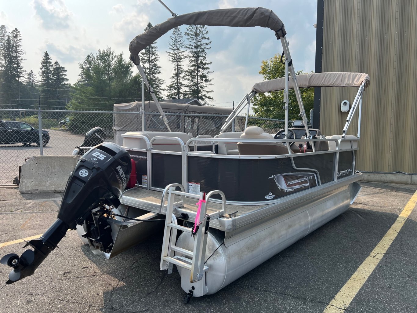 Ponton Pricecraft Jazz 17' 2018 avec moteur Mercury 25HP vient avec la Toile, deux Toit Bimini, Réservoir Essence et Sonar Humminbird..