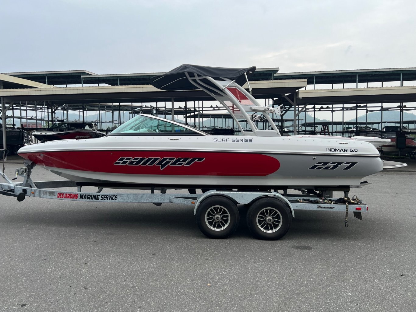 223.54$/SEMAINE! Bateau Sanger 237 Surf Series 2014 Rouge Moteur Indmar 6. 0L 410hp avec 245h Remorque, Compléterèment Équipé pour le WakeSurf