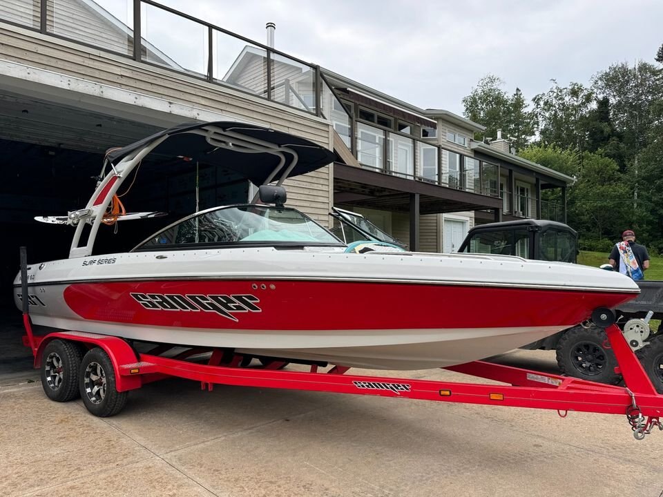 223.54$/SEMAINE! Bateau Sanger 237 Surf Series 2014 Rouge Moteur Indmar 6. 0L 410hp avec 245h Remorque, Compléterèment Équipé pour le WakeSurf