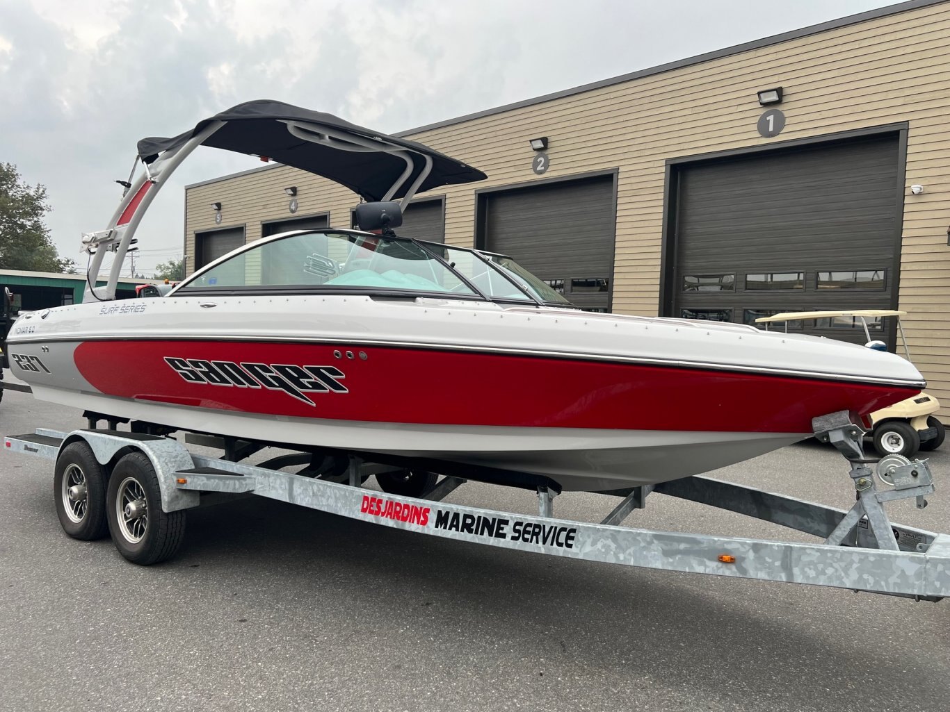 223.54$/SEMAINE! Bateau Sanger 237 Surf Series 2014 Rouge Moteur Indmar 6. 0L 410hp avec 245h Remorque, Compléterèment Équipé pour le WakeSurf