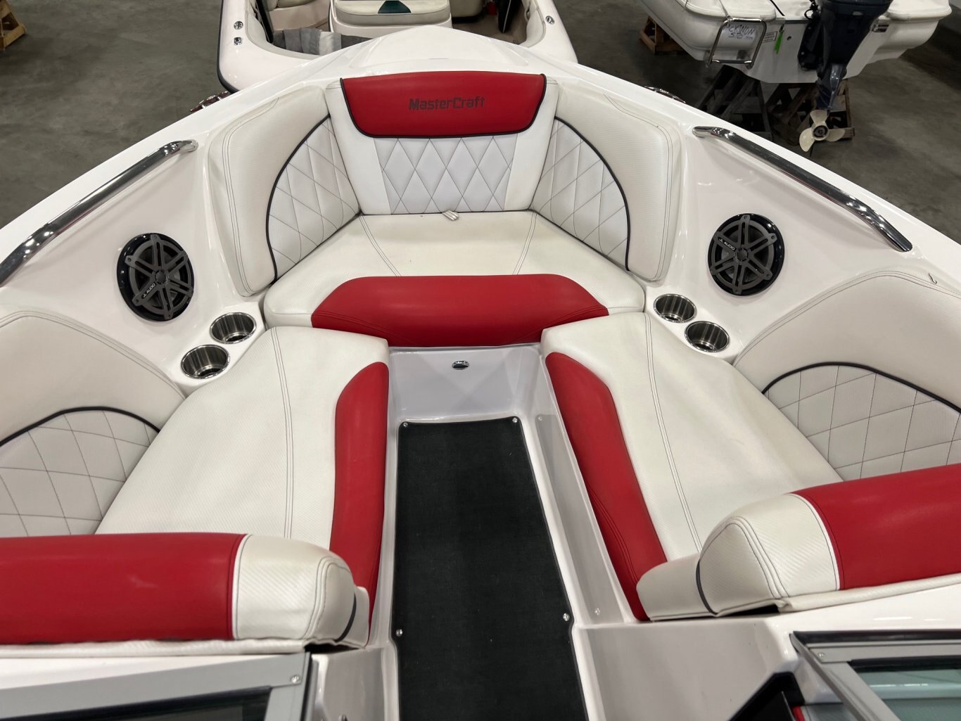 Bateau Mastercraft X30 2012 Rouge & Noir moteur 6.0L Ilmor avec 980h Complètement Équipé pour le Wakesurf